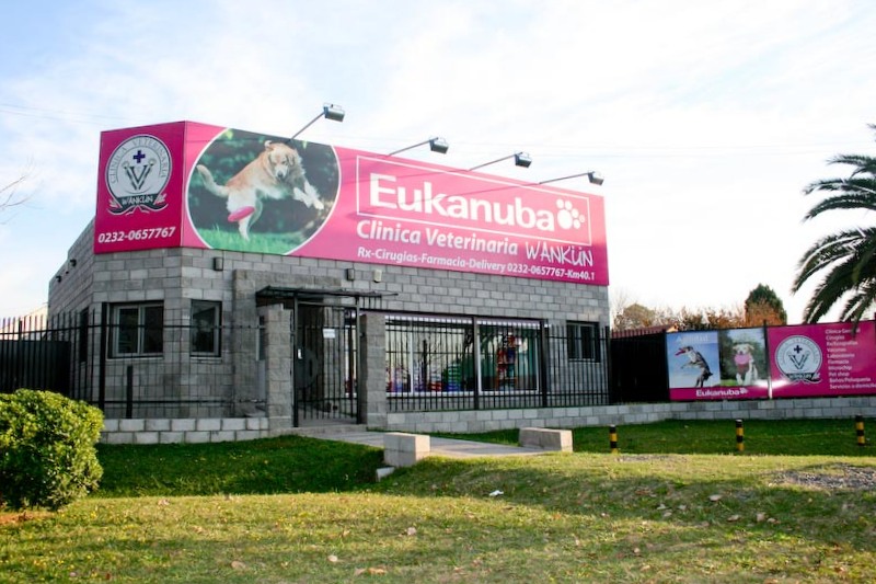 Frente de Clínica Veterinaria Wankün en Panamericana km 40,1